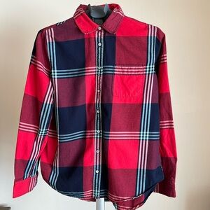 Women’s plaid button up shirt size medium 100% cotton made by stylus in Cambodia